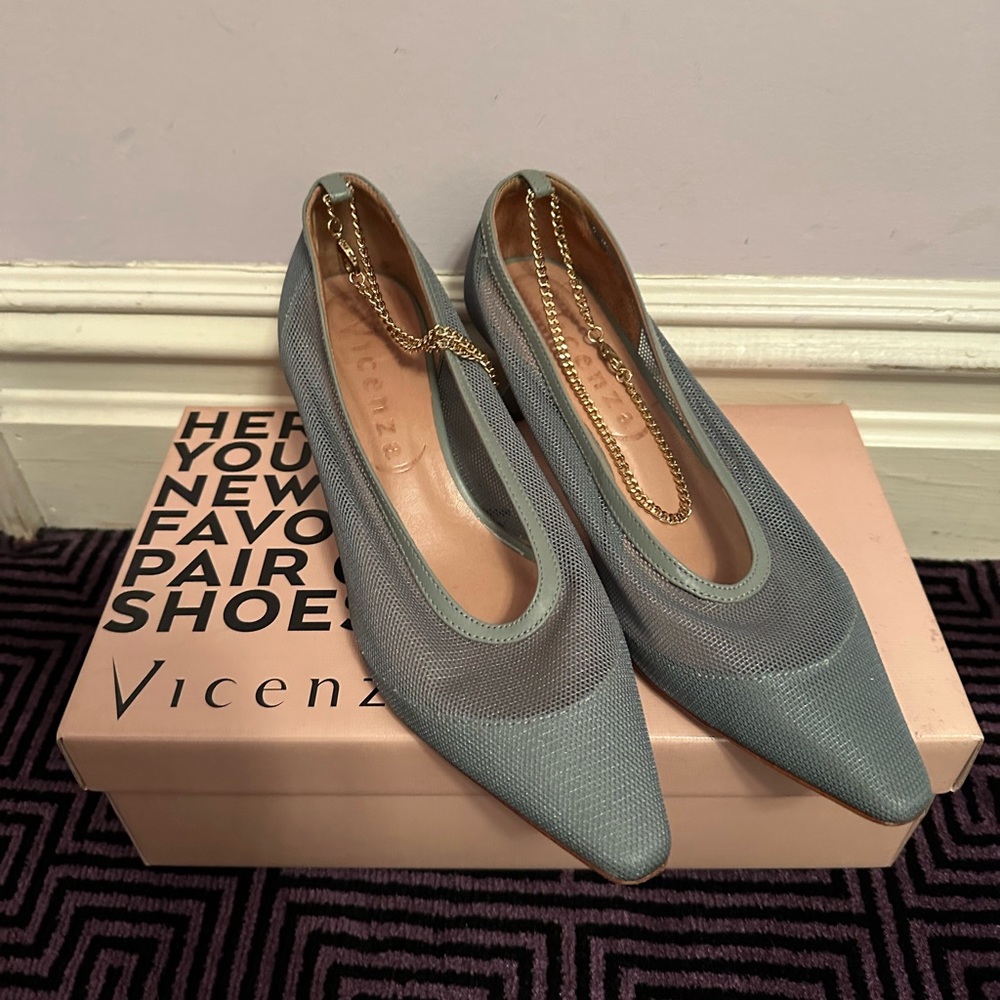 MESH CHAIN-EMBELLISHED HEELS
Color: BLUE
Size: 38